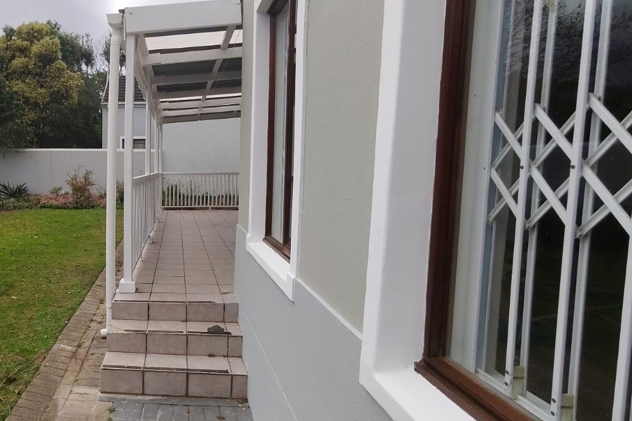 To Let 4 Bedroom Property for Rent in Heather Park Western Cape